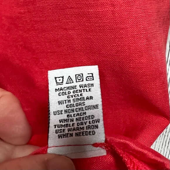 AUGUST SILK OPTIONS Linen top Size LARGE in CORAL - Picture 5 of 7